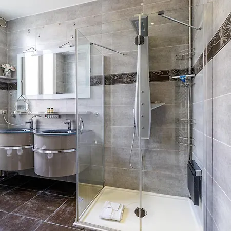 Appartement Le Saint Charles-parking-climatisation-centre Menton