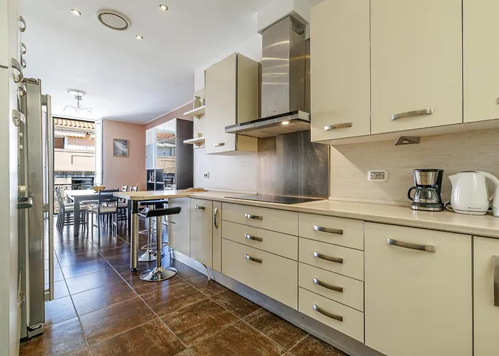 Le Saint Charles-parking-climatisation-centre Menton