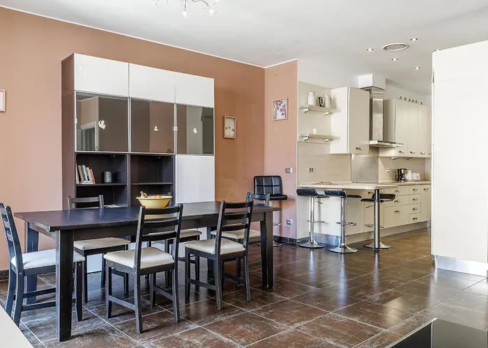 Le Saint Charles-parking-climatisation-centre マントン